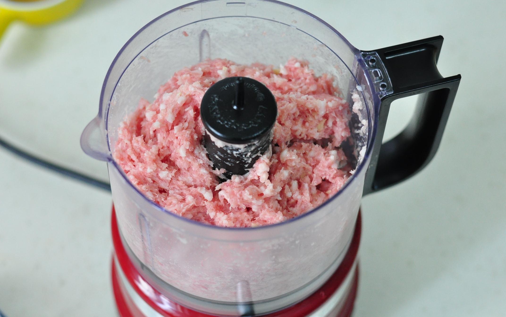 皮软馅嫩的小笼包，一口一个超满足，蒸一锅也不够吃