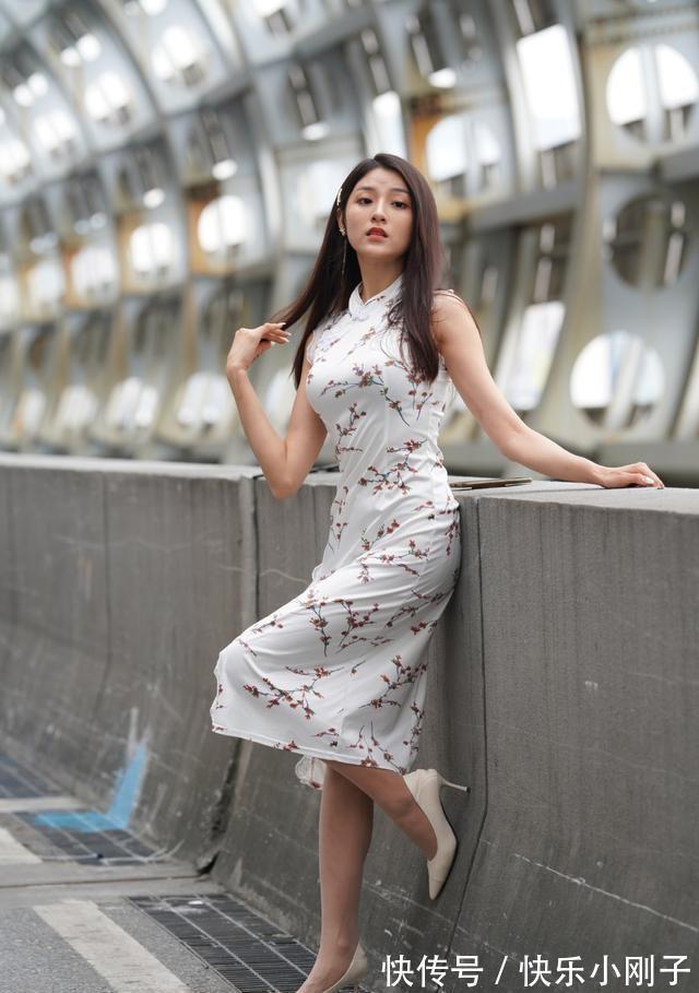 裙子 连衣裙的穿搭带来骨感美,穿出淑女气质,充满时尚触觉感