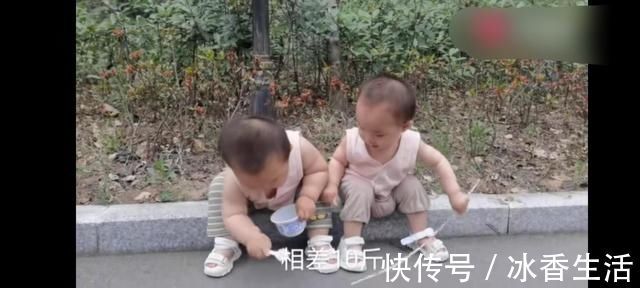 孩子|双胞胎相差10斤姐姐吃母乳,妹妹吃奶粉,半年后两孩子差距明显