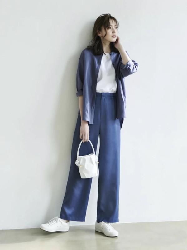 蓝色系才是早春流行色，时尚博主的“气质蓝”穿搭，令人眼前一亮