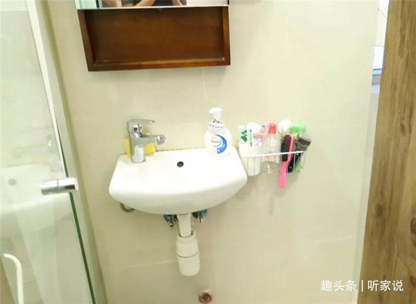 小房子|日本姑娘住进香港10㎡劏房,狭小的家,被这位90后整理得井井有条