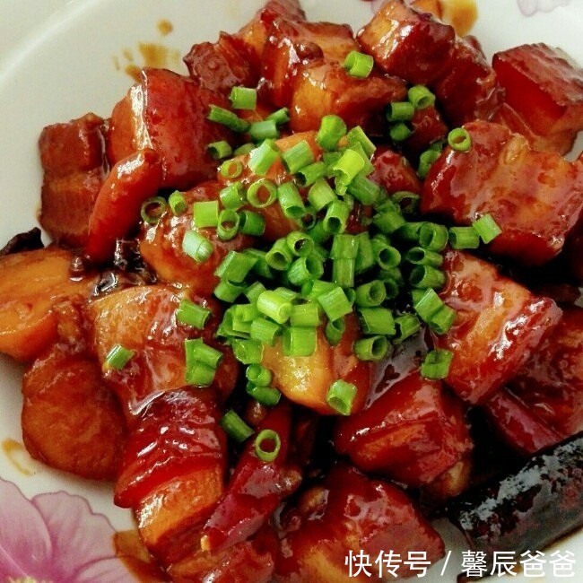 红烧肉家庭版经典做法,方法简单,颜色鲜艳,看着就有食欲!