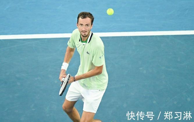 go从0-2到3-2!纳达尔奇迹大翻盘,史上第一GOAT诞生,赛后喜极而泣