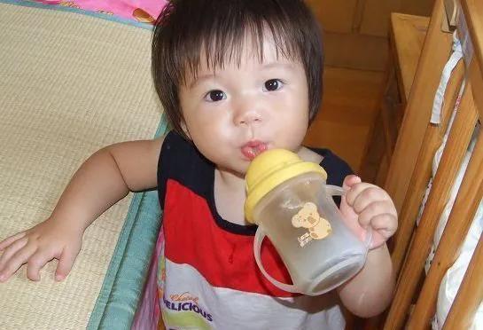 少喝|6岁男孩查出肺炎,医生:1种“水”要少喝,难消化不长个