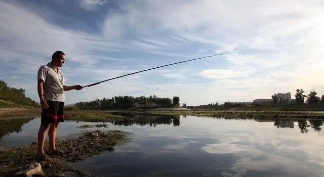 中鱼率|秋冬钓鲫鱼5个万能位,跳出这些误区,精确找鱼