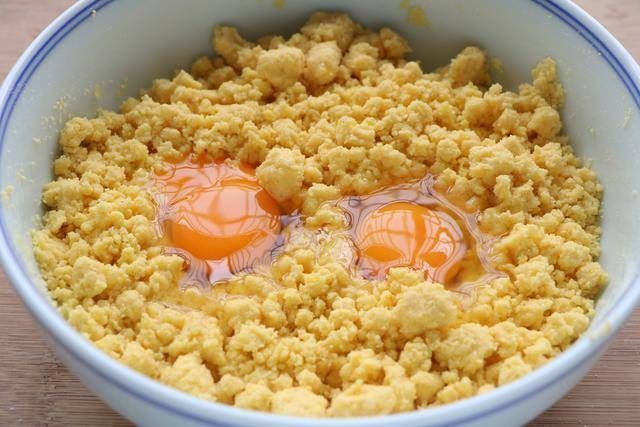 红豆馅儿|玉米面新吃法,不加一滴油,比发糕好吃,比面包简单,一吃就上瘾