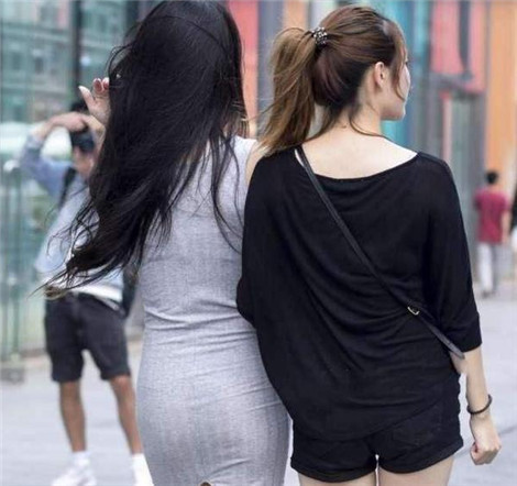 大方|街拍简洁大方的小姐姐,轮廓性感分明,凸显女神的魅力