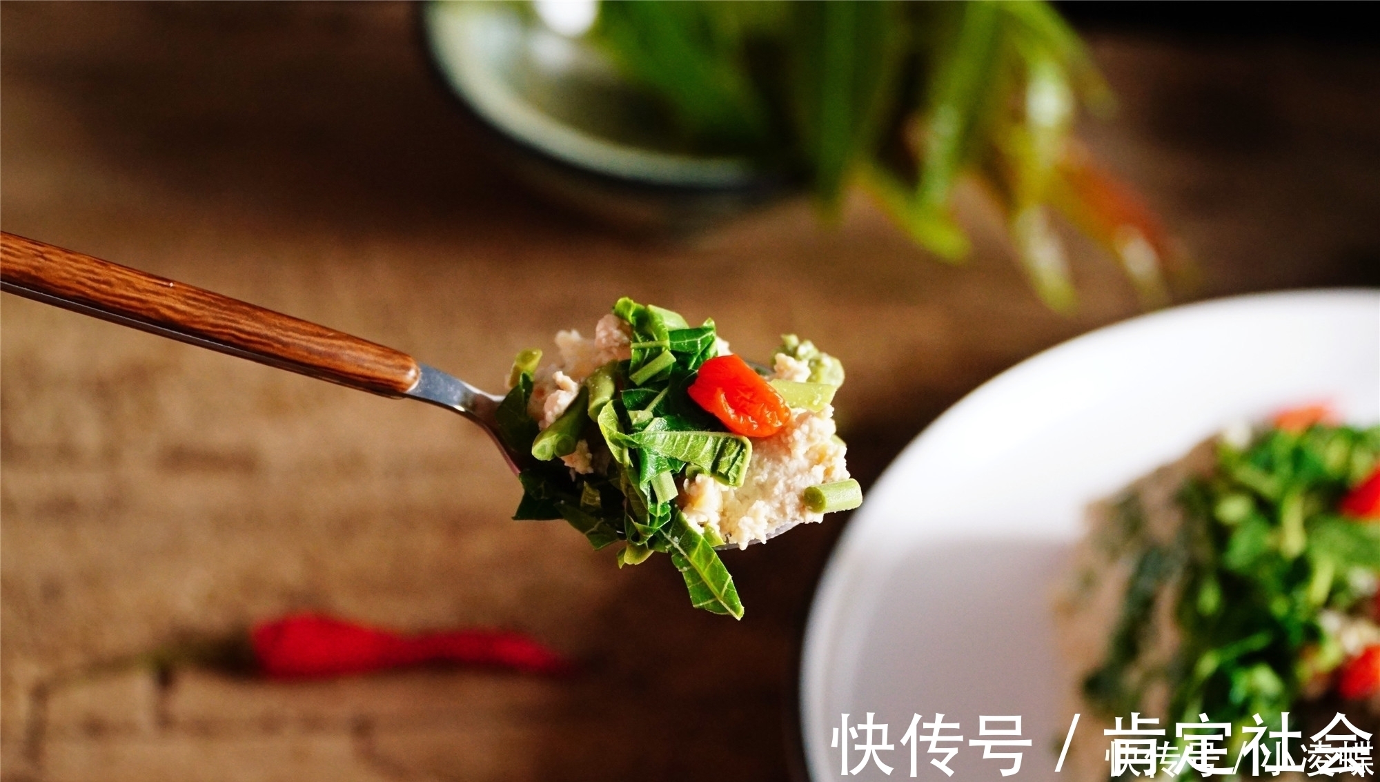 芝麻油|天热了，豆腐的最佳吃法，不煮不炒，压成泥就上桌，清爽开胃