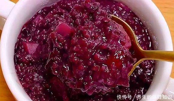 冬季,早餐喝豆浆牛奶不如喝它,几样食材熬一锅,热乎乎的还养胃!