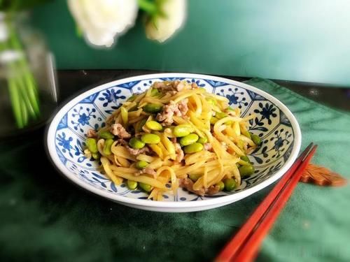 炒前|这道家常小菜,荤素搭配、营养美味,炒前多加这一步,吃得更健康