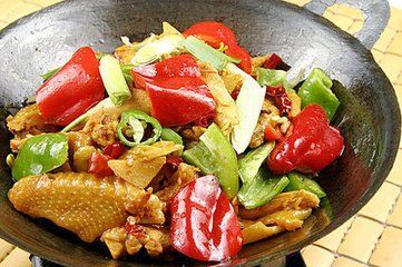  传统美食创意做，干锅也能吃到嗨，全家老小都适合