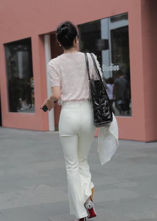  造型|秋天试试喇叭裤，休闲个性，让造型轻松远离路人感