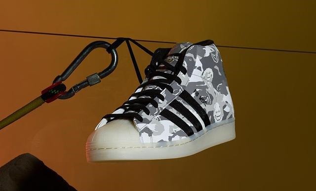 rivalry 满满街头气息!adidas推出全新笑脸迷彩系列!