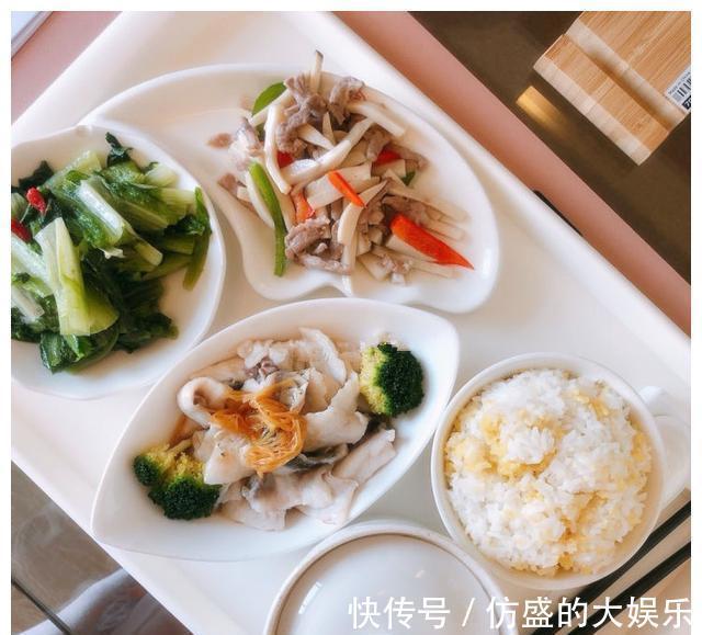 芹菜炒肉|这是一份清新、淡雅、营养均衡的月子餐菜单,光看着就咽口水了