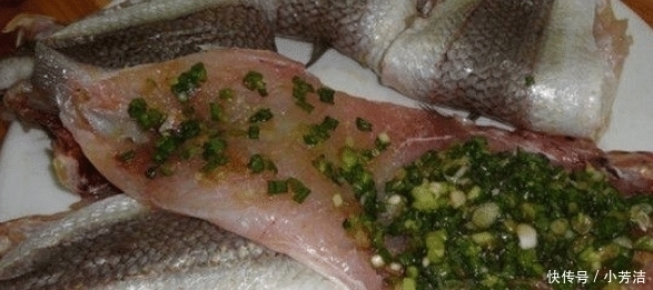 服务员|老外在中国餐厅点了一个“饼”,却端上来的是鱼,直呼弄错了吧