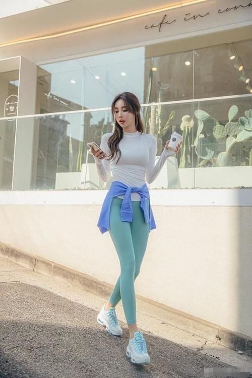 女孩|偶遇慢跑的女孩，瑜伽褲搭配塑身衣，休閑的青春運動風