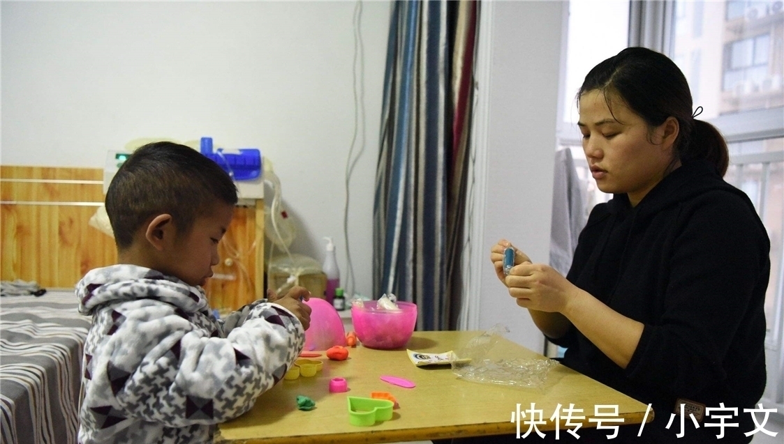 生气极|宝宝终于睡着,妈妈“抢时间”干活,回来后看到娃的表情,泪目了