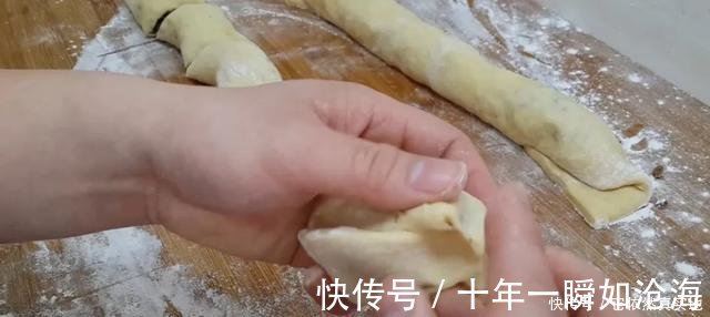 创意|1斤红豆,3勺面粉,擀一擀烙一烙,做出创意烧饼,比面包香甜好吃!