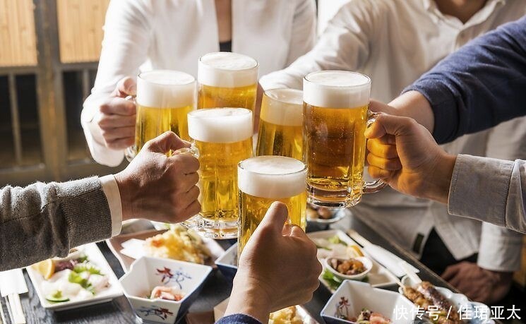 抠喉咙催吐|关于饮酒的那些误区，你必须知道！