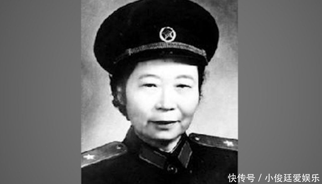 新中国首位女将军,伟人曾亲自授衔,开国
