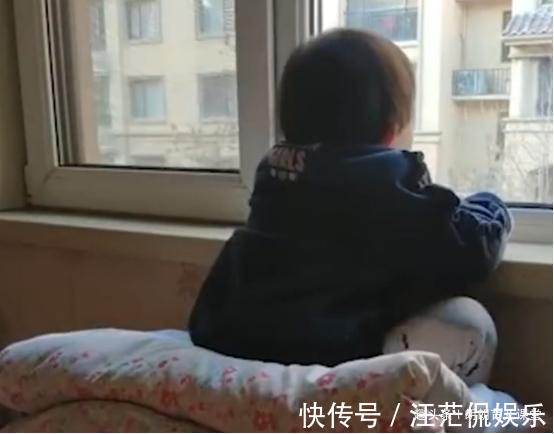 电视|爸爸关掉电视后，女儿趴在窗台一个多小时，顺着女儿眼神爸爸慌了