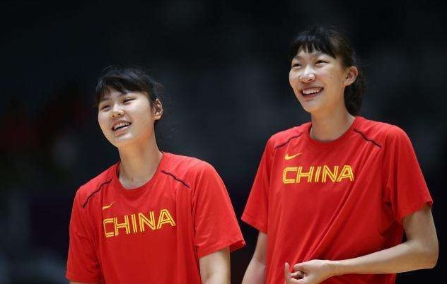 名单|中国女篮12人名单更新!李梦带伤出战,杨舒予落选,郑薇新计划