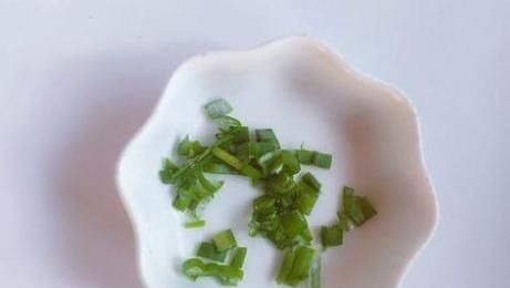 调芝麻酱时,有人用水,有人用油,都不对大厨教你正确做法