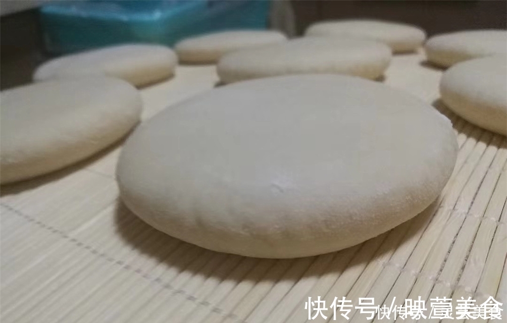 比面包还软的发面饼做法，简单易学，早上起来10分钟出锅