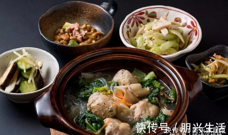 吃一口需要代谢半个月,家长还在喂娃吃,妇幼主任:无知毁了孩子