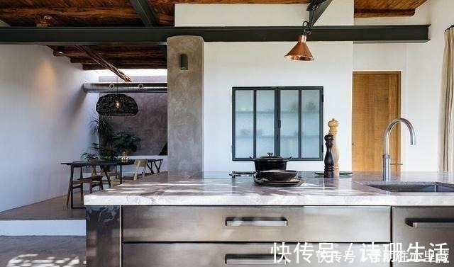 厨房|厨房打柜子太费事!直接砌假墙掏个橱柜,隐形不占地,如今很流行!