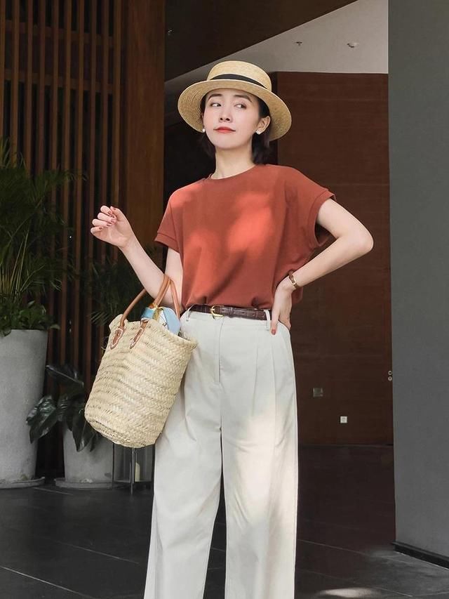 t恤|“基础款”怎么穿出气质感?看看这些搭配方式,优雅温柔又有格调