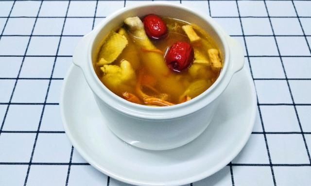虫草花|炖鸡汤时不要直接炖，记住1个小技巧，多加1步，鸡肉香嫩无腥味
