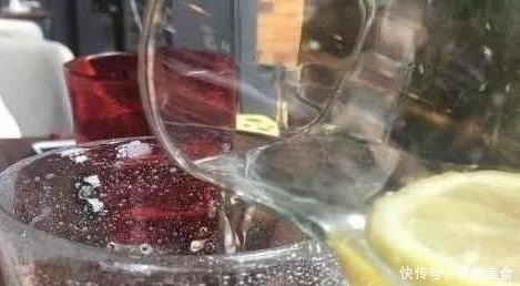 丢人|闺蜜请吃牛排,端上桌的柠檬水被我直接喝掉,闺蜜:不会吃别丢人