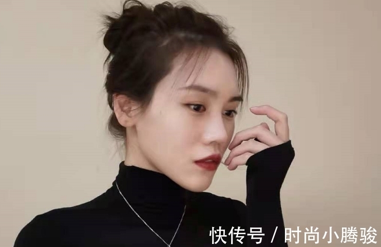 超美|蹦床亚军刘灵玲口红色号大火!私服爱穿紧身针织衫,港式风情超美