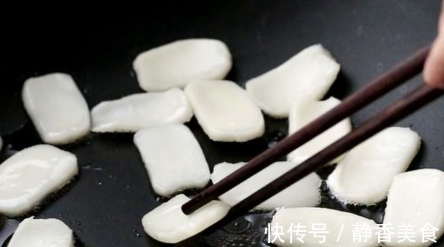 红烧排骨年糕做法，炒糖色有窍门，色泽诱人超入味