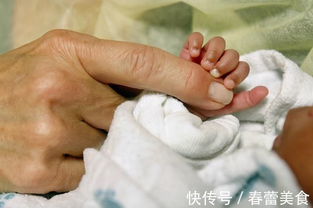 畸形儿|四维检查宝宝畸形,孕妈却执意生下孩子,出生后全家“沸腾了”