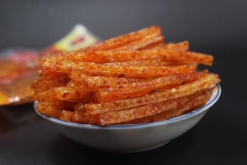 卫龙|这8款儿时的辣条，8090都吃过，00后有的都没见过