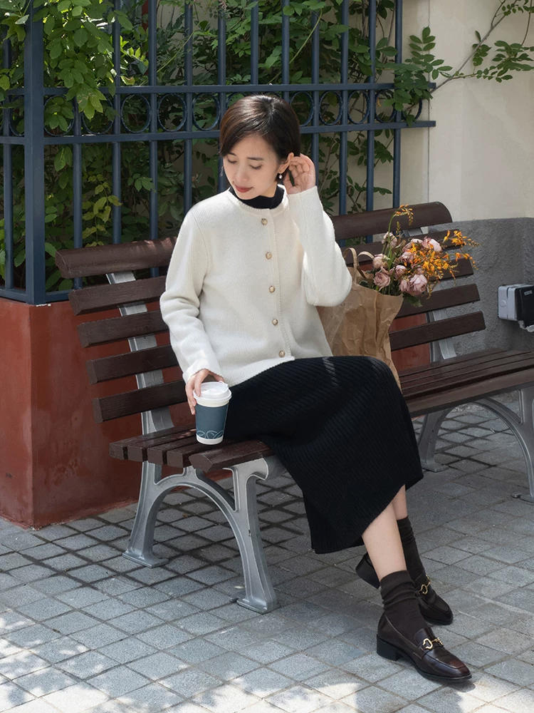 针织|奔三奔四的女人怎么穿?针织毛衣搭配长裤或半身裙,保暖又洋气