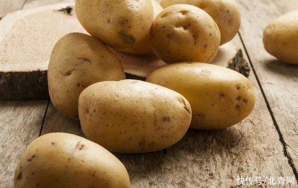 食物|皮肤干燥这三大食物不能碰，否则问题会变得更糟