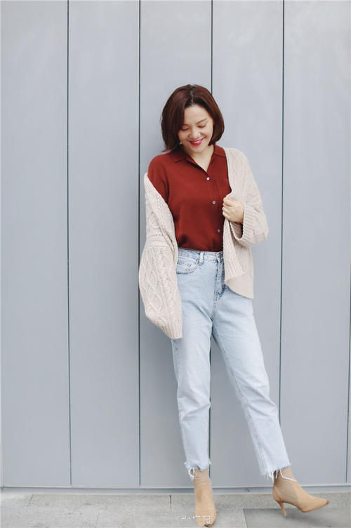 2021早春建议大家多穿“奶奶衫”，时髦优雅又气质，怎么搭都好看