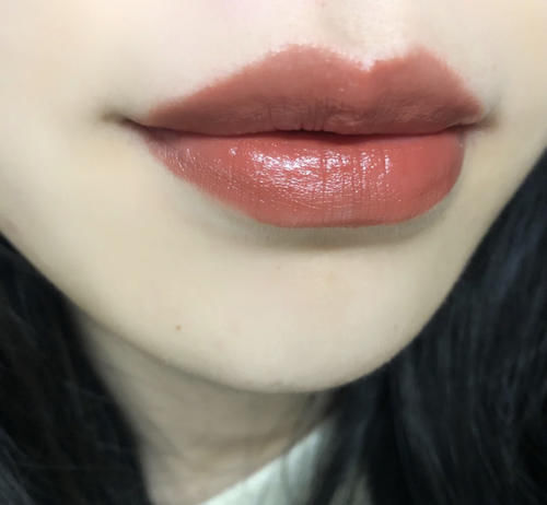 黄黑皮女生，别再跟风这几支口红了！一涂准踩雷，显黑还老气