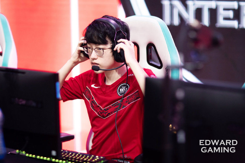 离开|这1天来了？EDG中单Scout欲离开，与LCK多支队伍联系