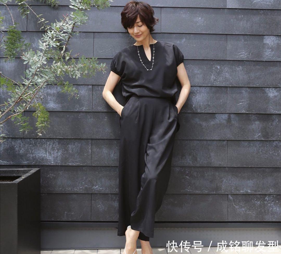 穿搭|五六十岁的女人别再烫小卷,土气又显老,自然的纹理烫时尚又减龄