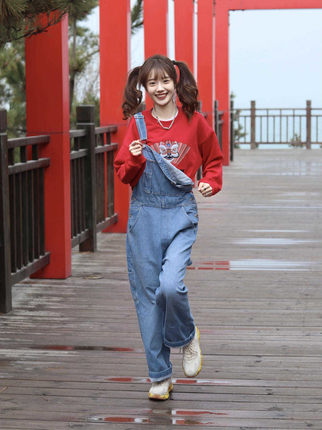 优雅|穿来穿去,还是“阔腿裤”舒适日常,搭配白色上衣,优雅又精致