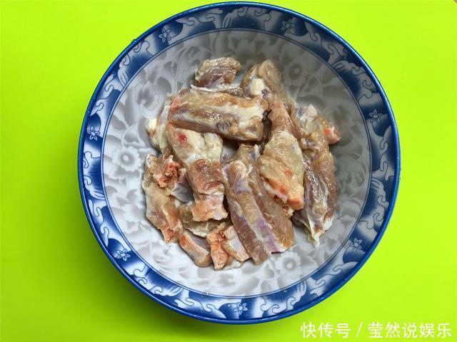 排骨不煮不炖不炸，教你秘制做法，嫩滑多汁入味，好吃不上火