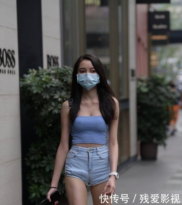 少女感|减龄的少女穿搭,碎花连衣裙和白鞋,清新甜美的少女感十足