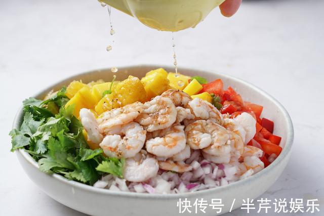 一道美味夏日沙拉，酸甜鲜嫩，颜值超高，十个人有九个喜欢