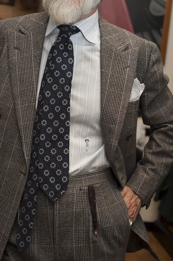 绅装博主有很多,但像 Simone Righi 这么“狂”的还真少见