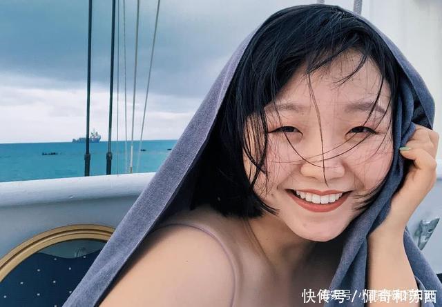 圆脸的女生尽量避开中分,显脸大还俗气,这4款发型更适合你