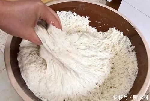 无论蒸馒头还是包子，发面只加酵母是大忌，多加3样，分分钟溢盆